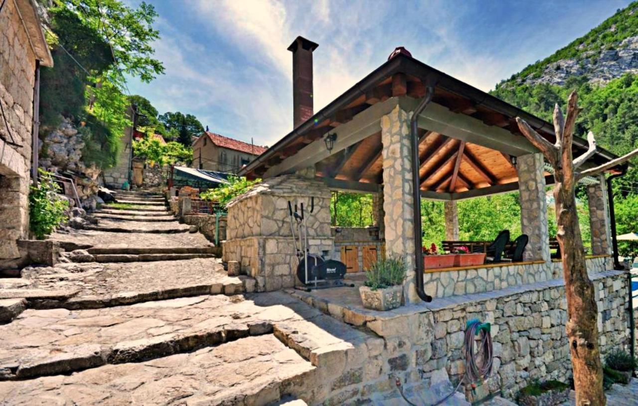 Holiday Home With A Private Pool Podspilje  Luaran gambar