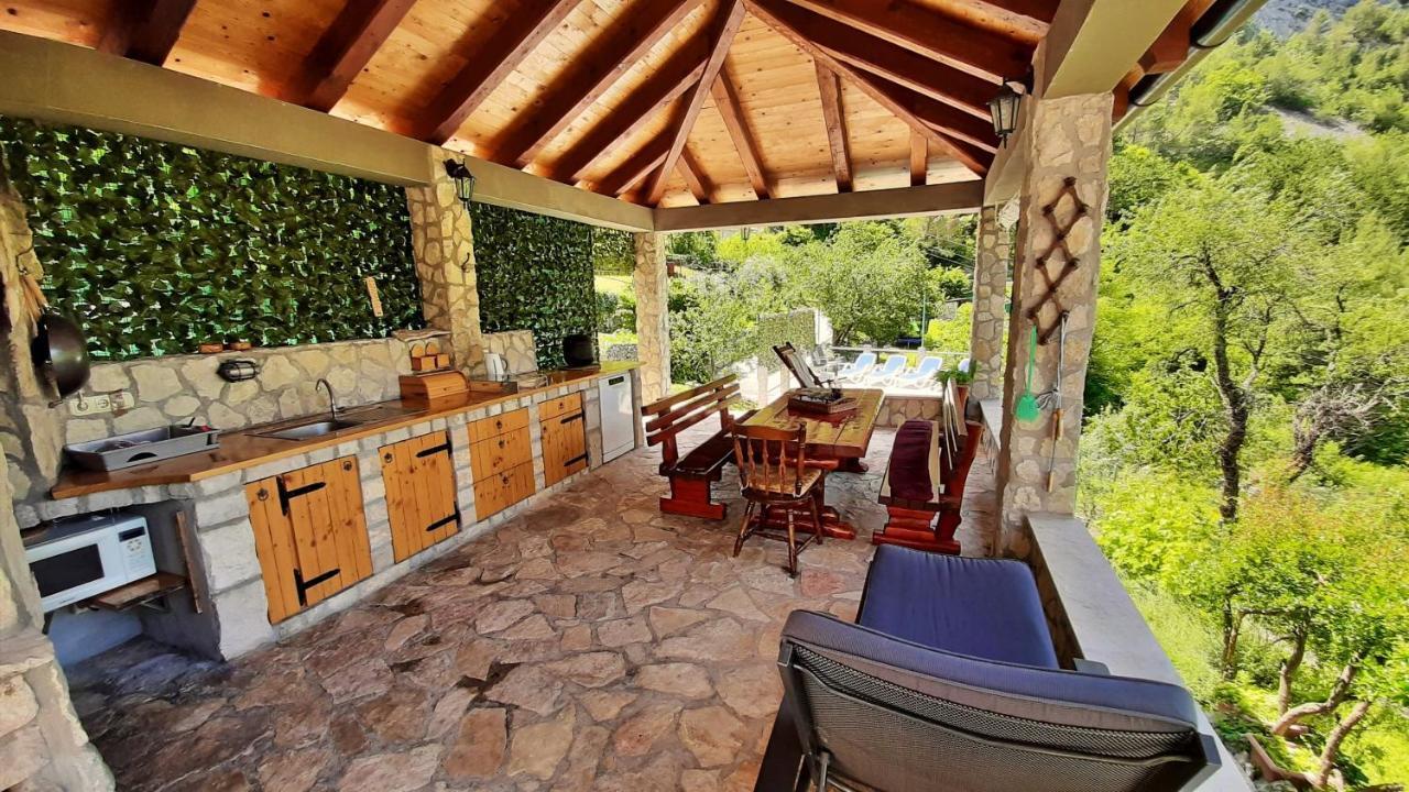 Holiday Home With A Private Pool Podspilje  Luaran gambar